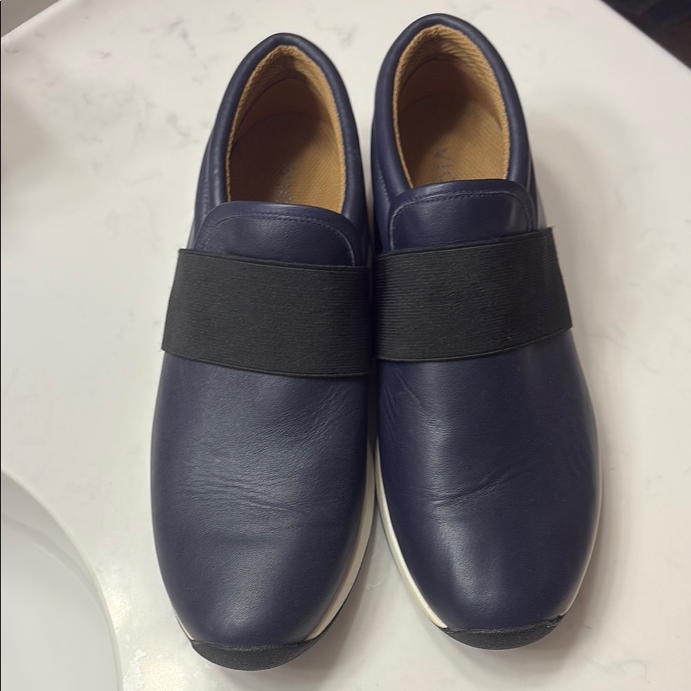 Vionic Women’s Navy Shoe US10/EU42